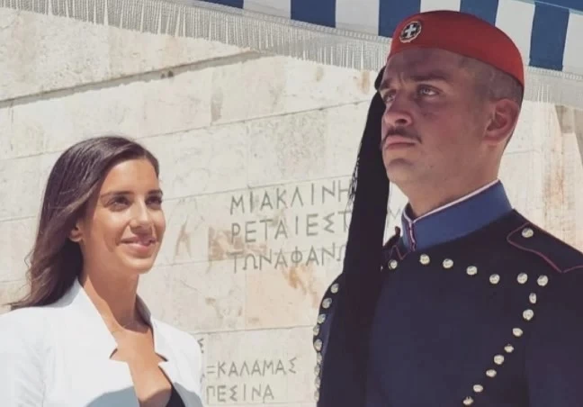 «Πρώτη φορά δακρύζω» - Η ανάρτηση της Προεδρικής Φρουράς για τον Εύζωνα και την αδερφή του